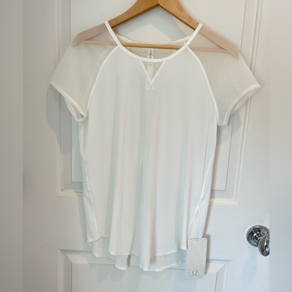 Lululemon Mix and Mesh T Shirt White. NWT Sz 6